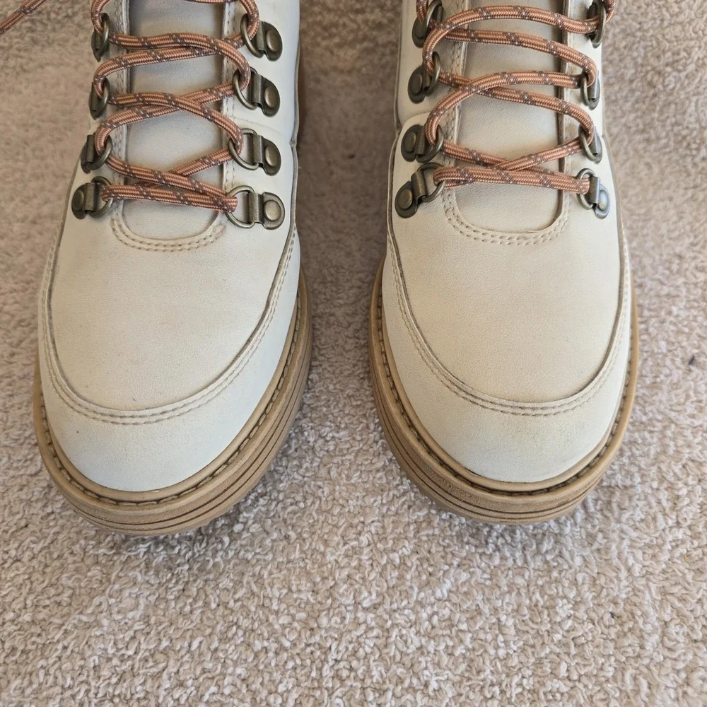 Teva Women's Midform‎ Boots In White Swan Colorway Size 8 Water Resistant